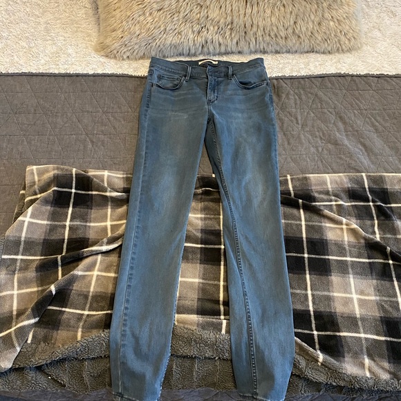 Levi Skinny Jeans - Picture 2 of 2
